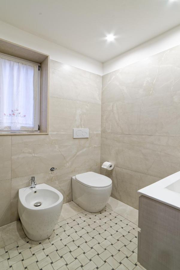 La Porta Di Mezzo Apartment Catania Bagian luar foto